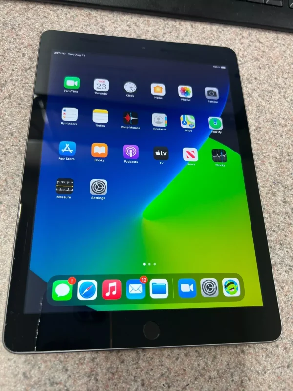 Apple iPad 5th Generation 32gb WIFI 9.7"